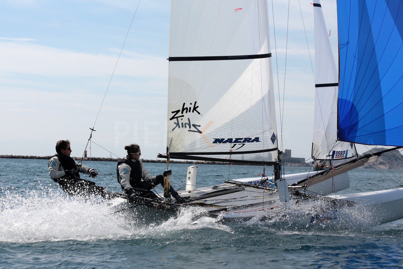 Ingrid Petitjean et Olivier Backes lors du baptême de leur Nacra 17 à la SNM. En route pour les JO de Rio