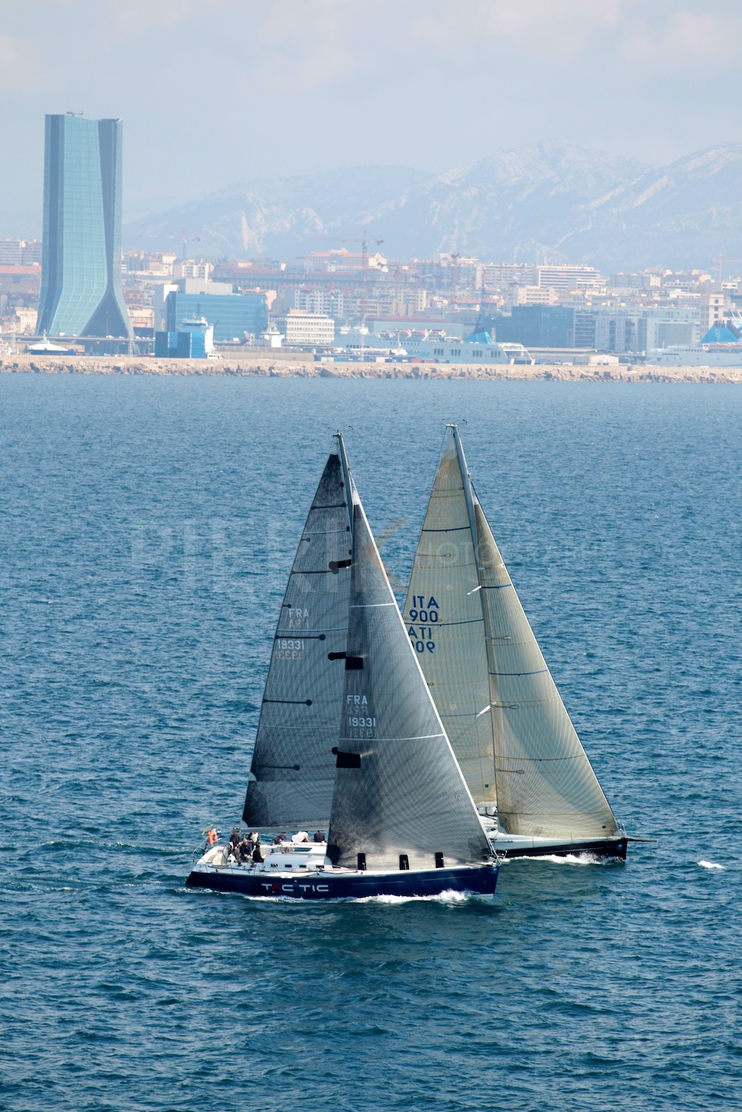 Bord à bord entre Tac Tic et Belladonna