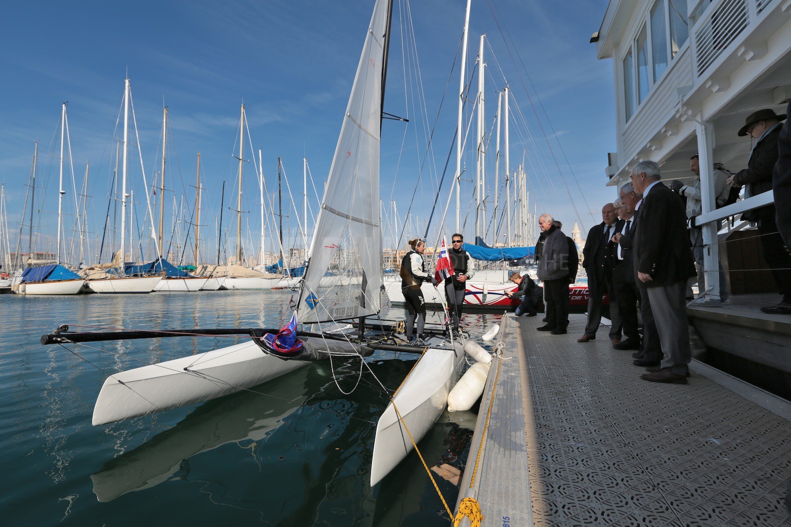 Ingrid Petitjean et Olivier Backes lors du baptême de leur Nacra 17 à la SNM. En route pour les JO de Rio