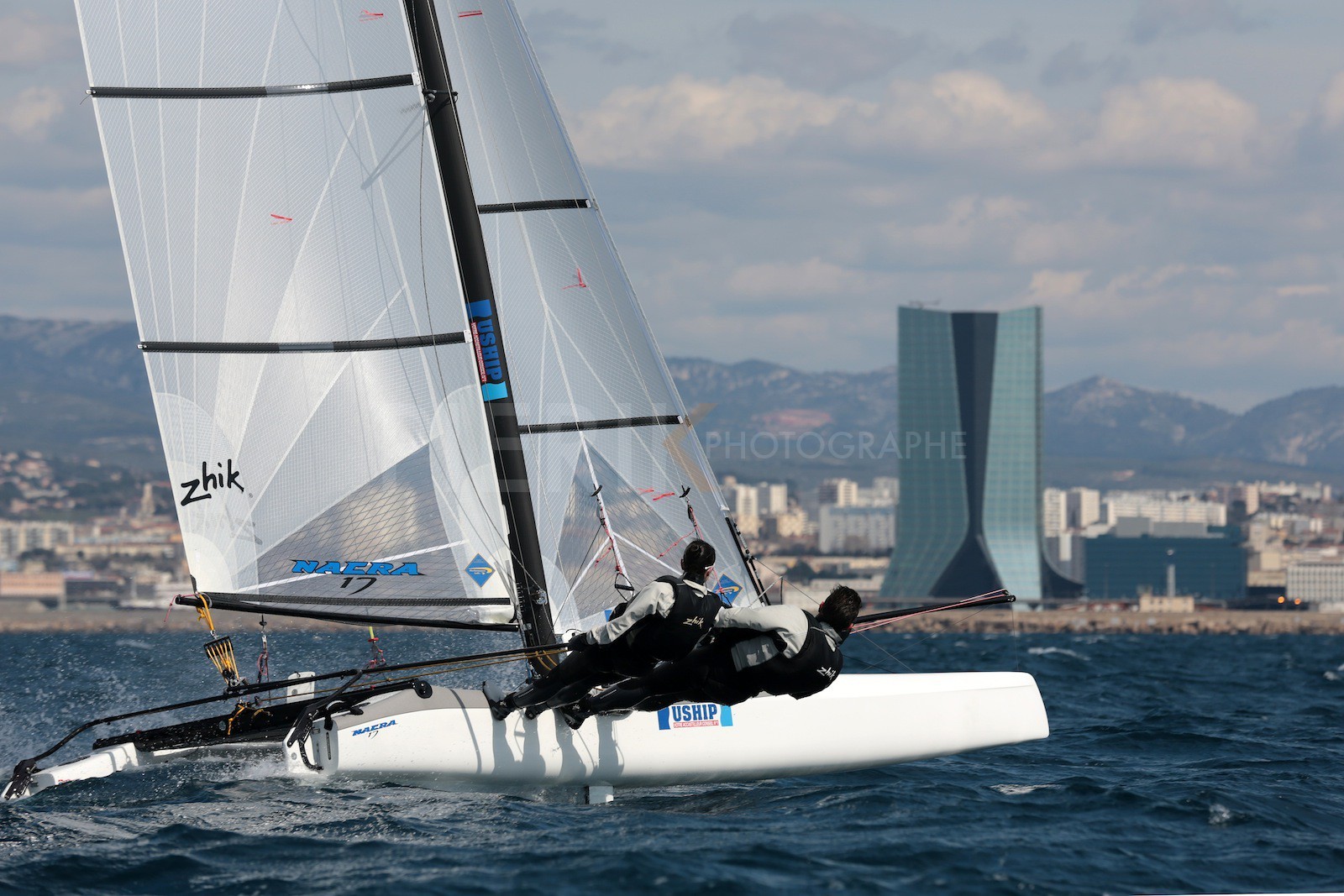 Ingrid Petitjean et Olivier Backes lors du baptême de leur Nacra 17 à la SNM. En route pour les JO de Rio