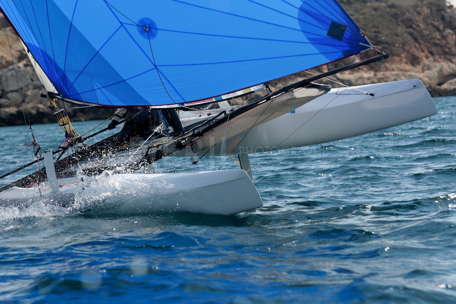 Ingrid Petitjean et Olivier Backes lors du baptême de leur Nacra 17 à la SNM. En route pour les JO de Rio