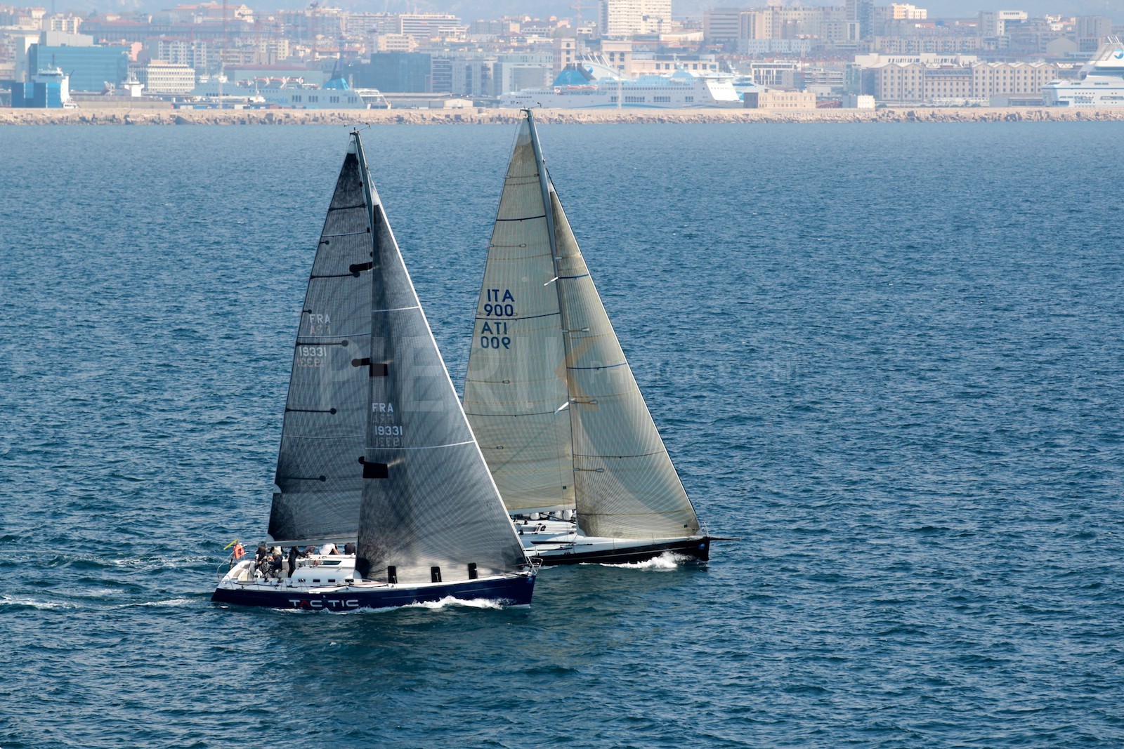 Bord à bord entre Tac Tic et Belladonna