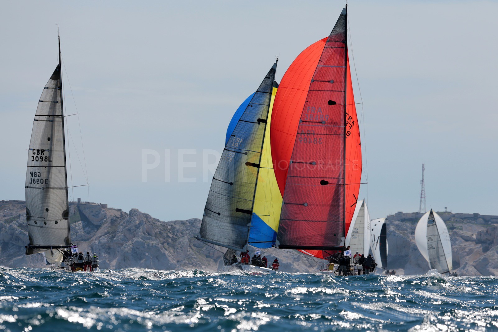 Alizée sous spi rouge