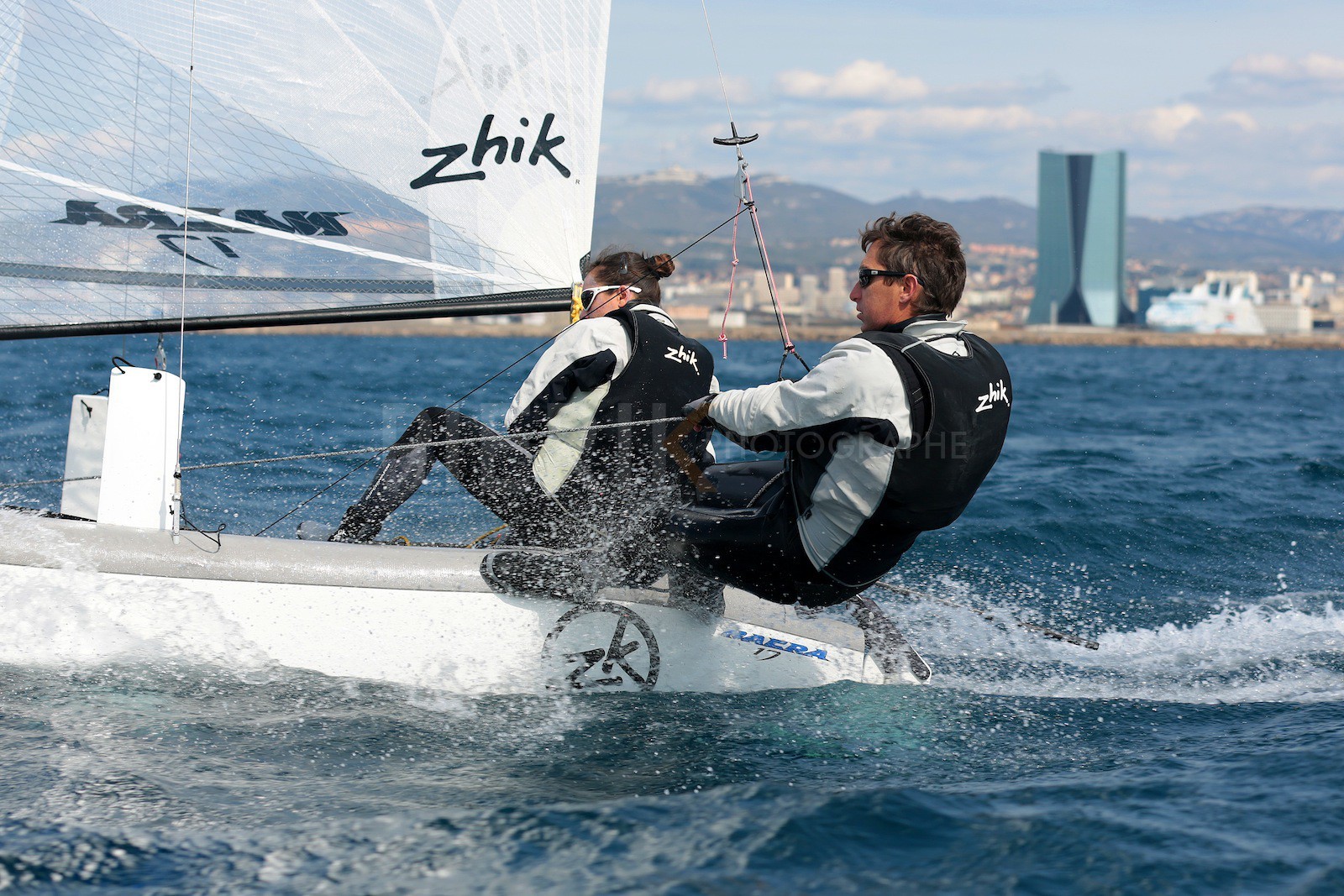 Ingrid Petitjean et Olivier Backes lors du baptême de leur Nacra 17 à la SNM. En route pour les JO de Rio
