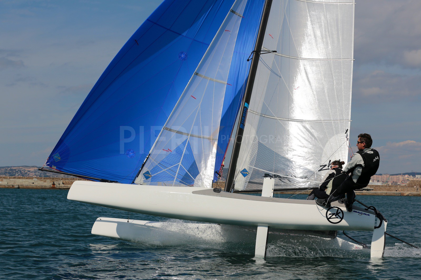 Ingrid Petitjean et Olivier Backes lors du baptême de leur Nacra 17 à la SNM. En route pour les JO de Rio