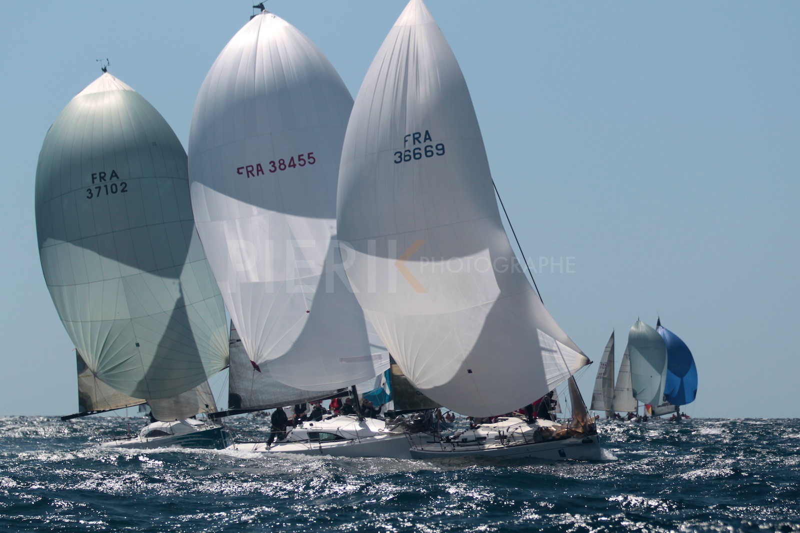 Axa 102° Sud, Zulu, Jeanne bord à bord sous spi