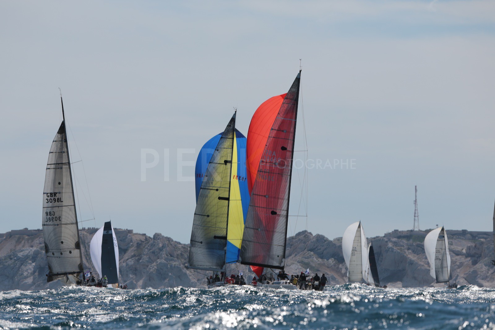 Alizée sous spi rouge