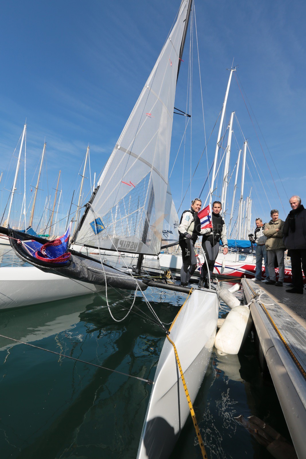 Ingrid Petitjean et Olivier Backes lors du baptême de leur Nacra 17 à la SNM. En route pour les JO de Rio