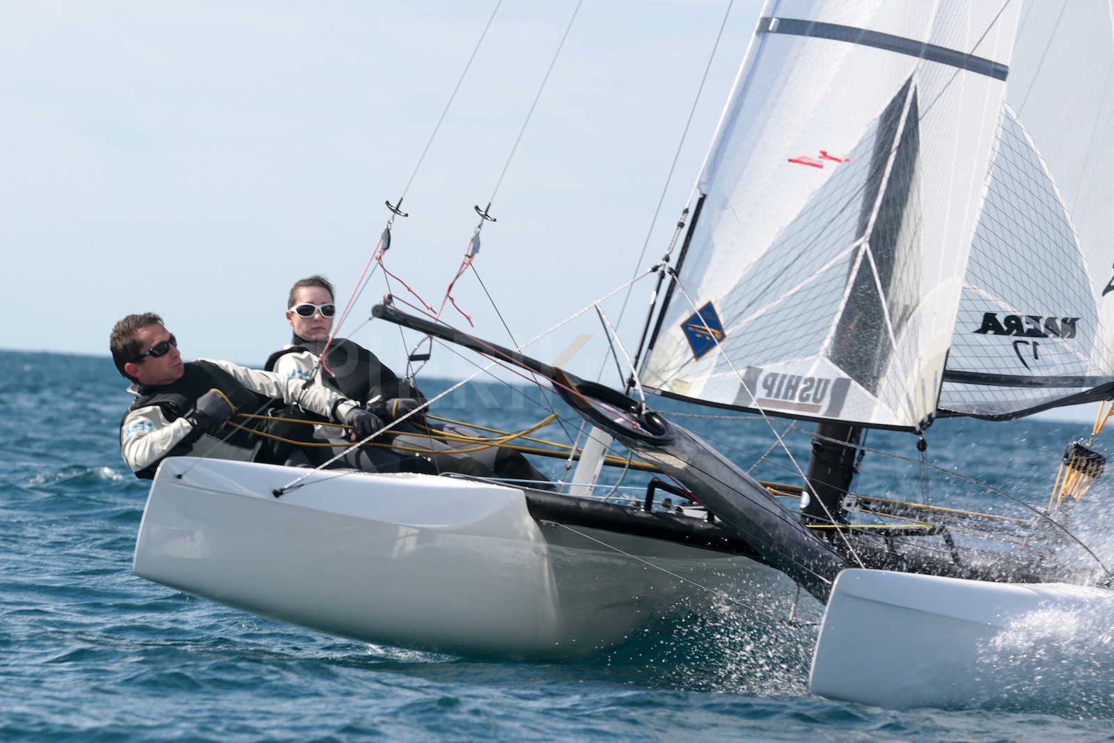 Ingrid Petitjean et Olivier Backes lors du baptême de leur Nacra 17 à la SNM. En route pour les JO de Rio