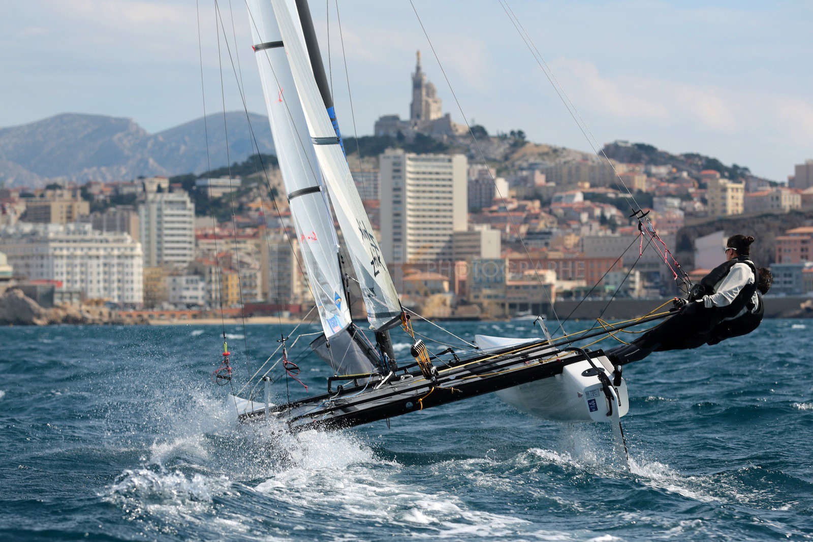 Ingrid Petitjean et Olivier Backes lors du baptême de leur Nacra 17 à la SNM. En route pour les JO de Rio