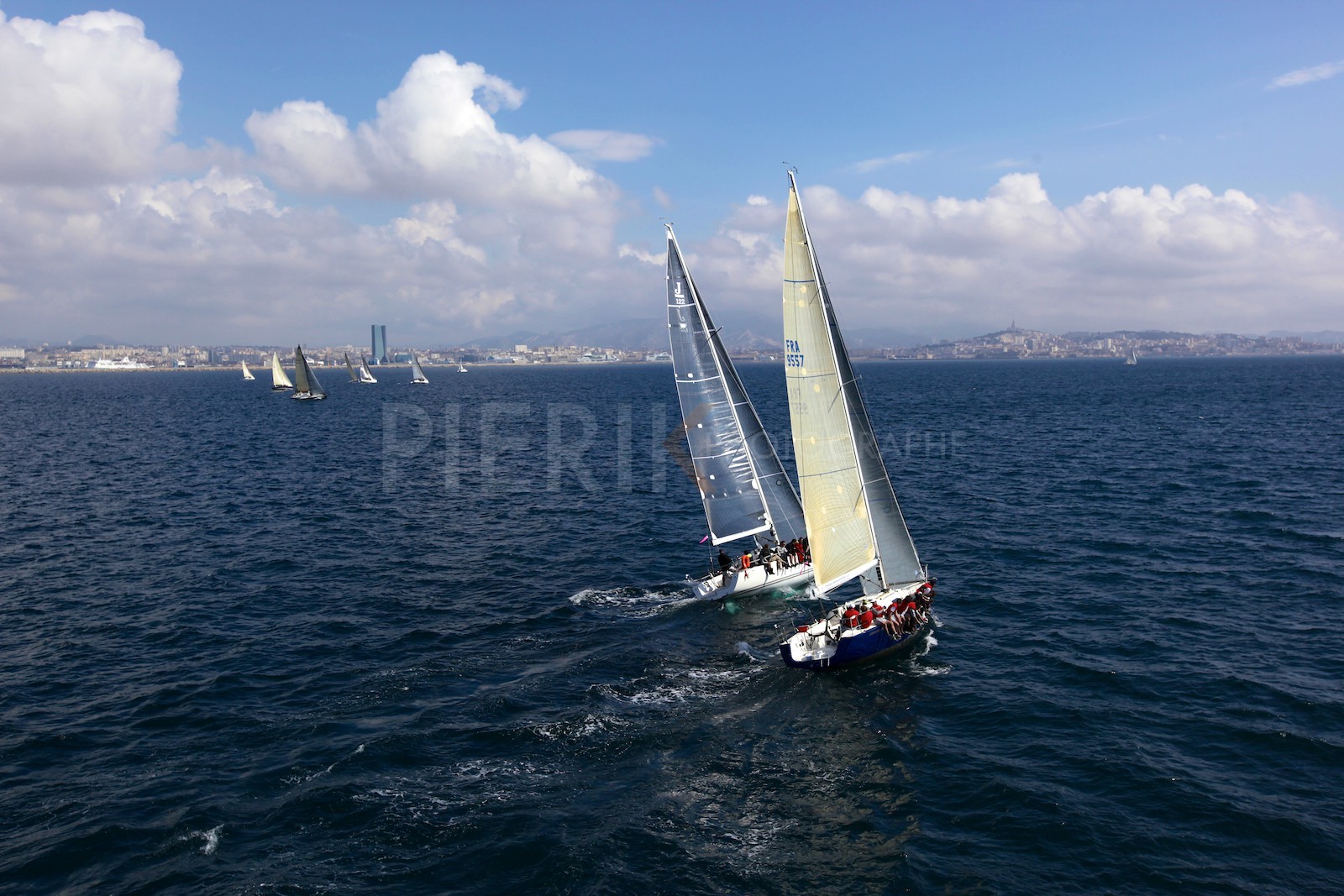 Bord à bord entre Noisy Oyster et Fastwave 3